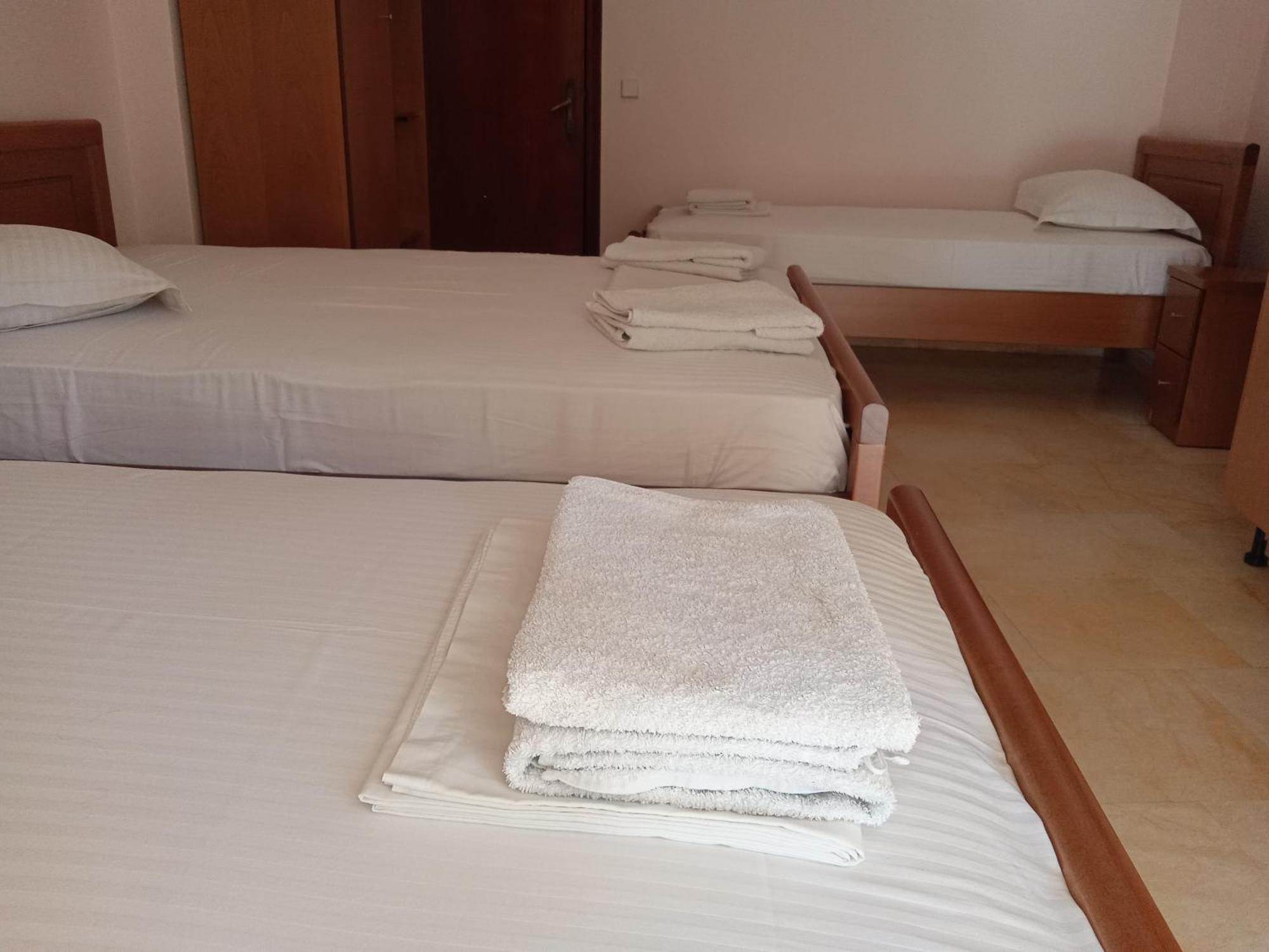 Dimitra Pentaliou Rooms Kamena Vourla Rum bild
